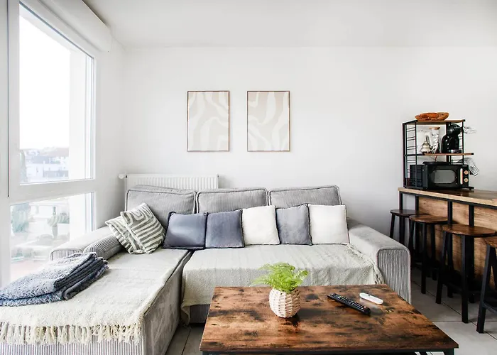 T2 Lumineux Avec Balcon - 4 Pers, Metro Et Partdieu Apartment *